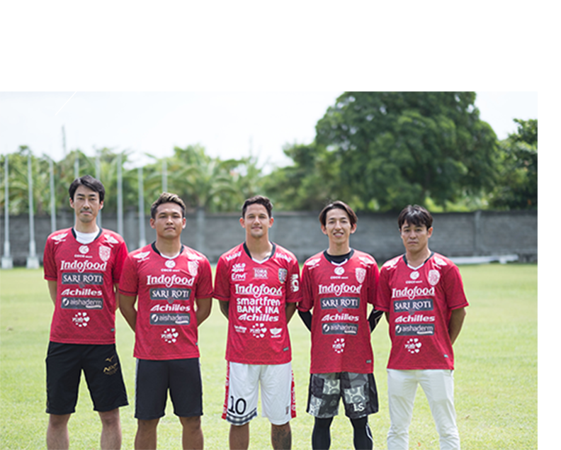 Mendukung pemain sepak bola timnas Indonesia